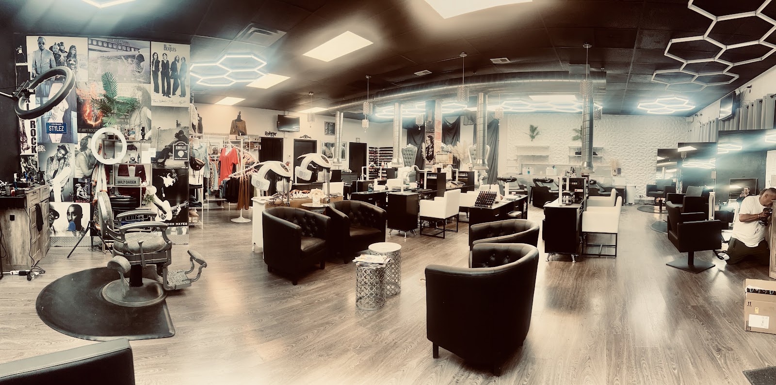 RockStar Beauty Lounge logo